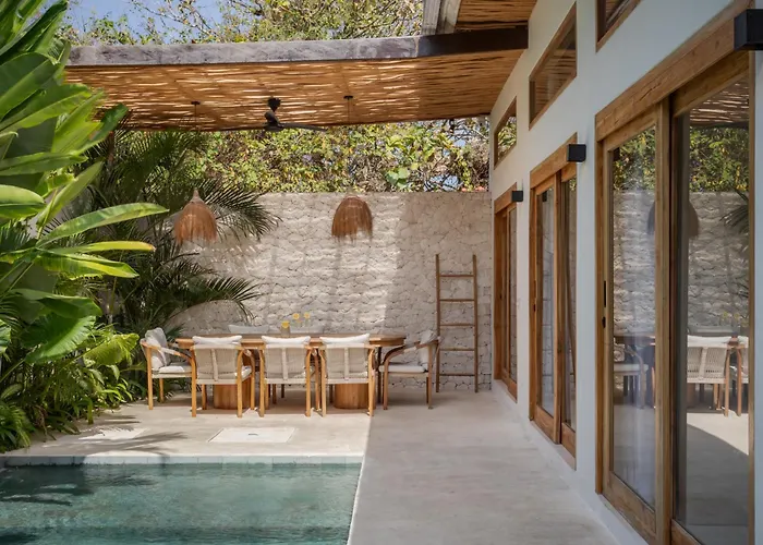 De Luxe - Private Pool - 4 Min Melasti